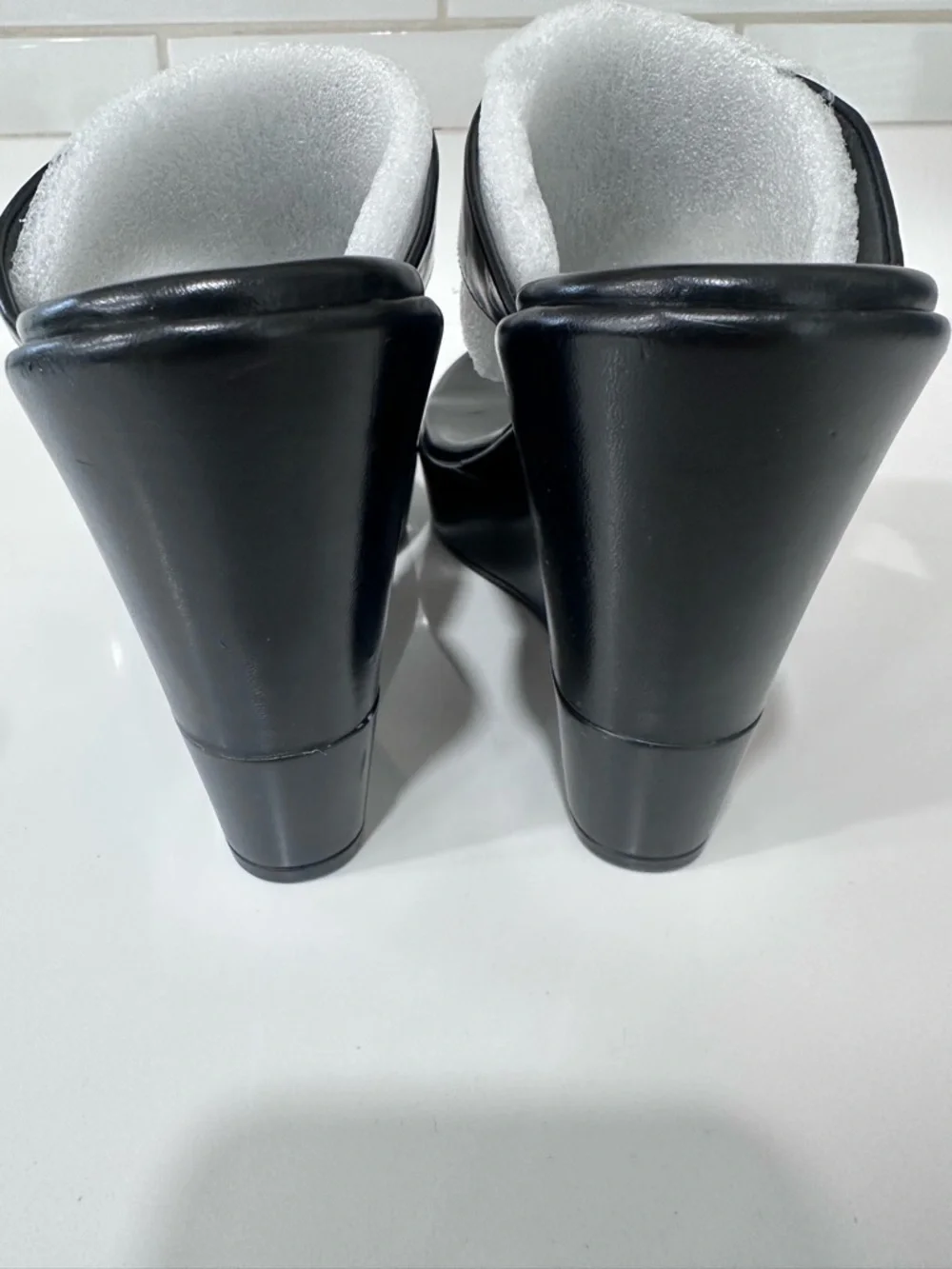BCBGeneration Black Queenie Thong Wedge Sandals Heels Size 9M - Picture 6 of 11